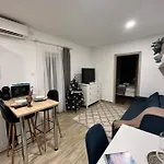 Varosi Menedek 아파트