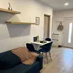 Varosi Menedek 아파트 *