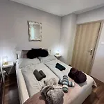 Varosi Menedek 아파트 *