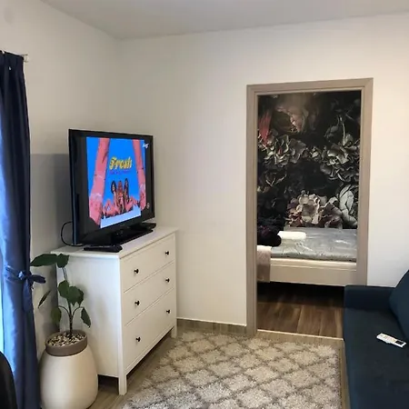 Varosi Menedek דירה