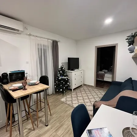 Varosi Menedek Διαμέρισμα