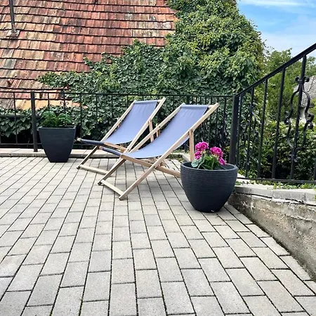 Varosi Menedek * Veszprem