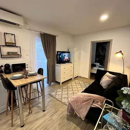 Apartamento Városi Menedék *