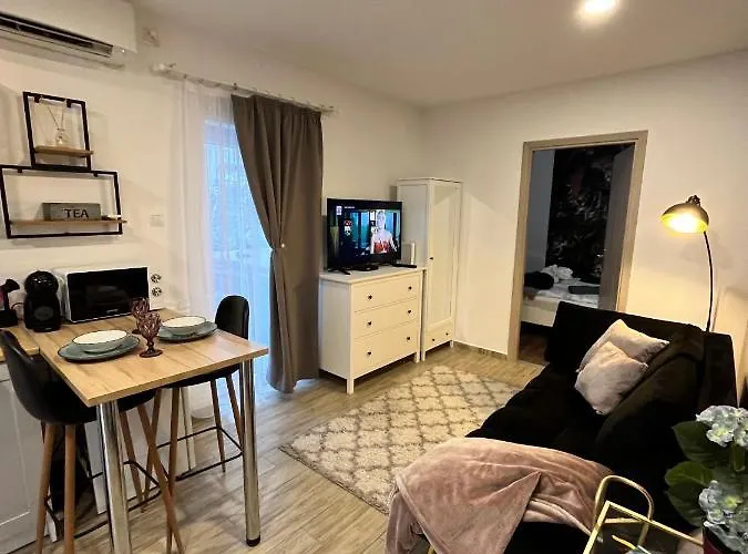 Apartamento Városi Menedék *